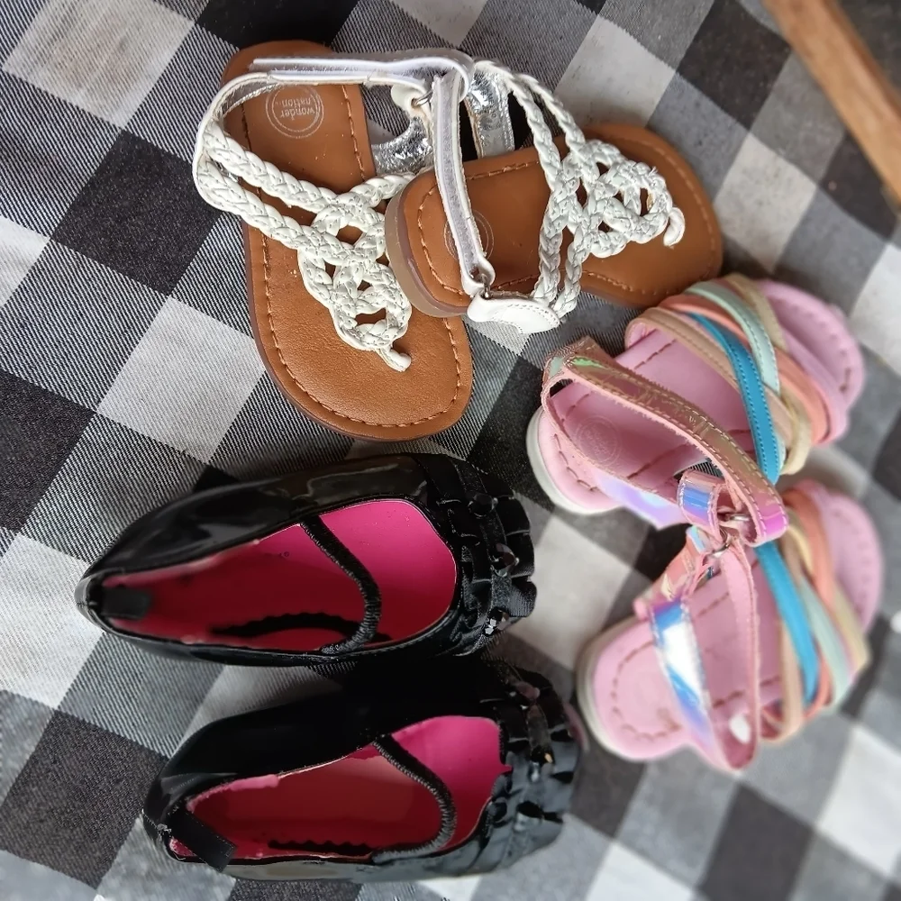 Baby girl shoe bundle. Sandles and dress shoe. Size 3 Wonder Nation
